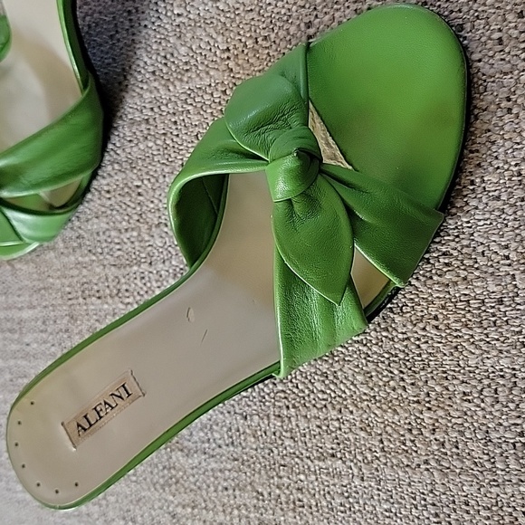 Vintage Grass Green Peeptoe Leather Kitten Heels - Picture 2 of 9